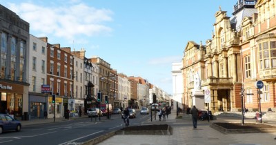 looking_up_the_parade_towards_christchurch_gardens_leamington_spa