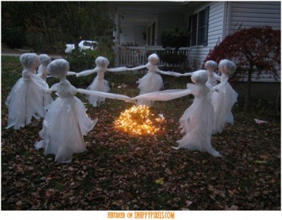 diy-scary-halloween-decorations-outside-13-620x484