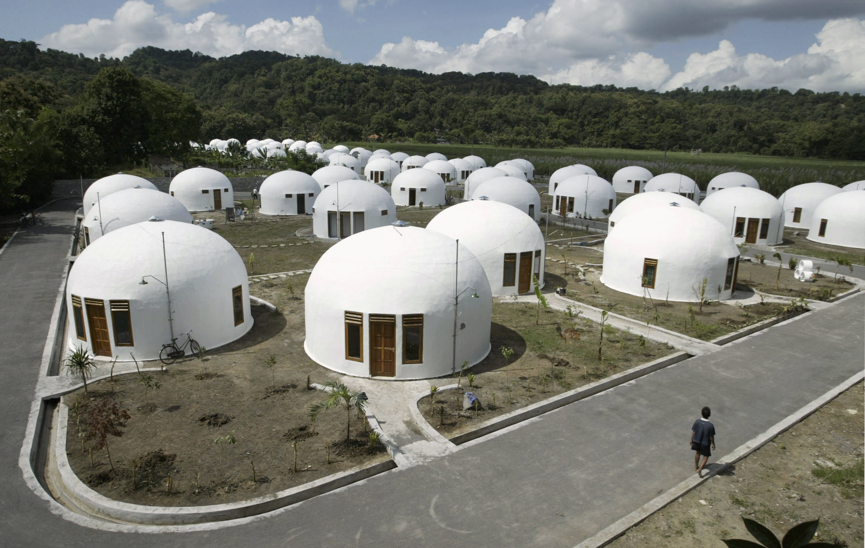 A view of about 70 domes houses, which were built by U.S. based Domes for the World, for villagers who lost their houses to last year's earthquake in Sumberharjo village, near Indonesia's ancient city of Yogyakarta, May 8, 2007. REUTERS/Dwi Oblo (INDONESIA) - RTR1PGGR